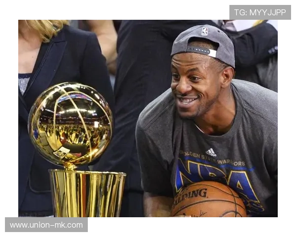 莱万多夫斯基防守贡献数据亮眼,展现全面球员价值