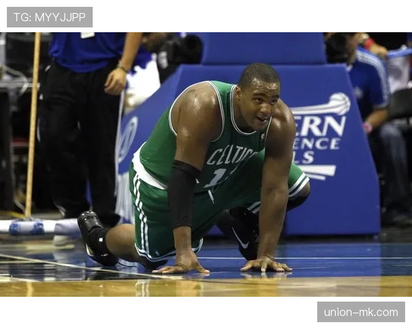 戴维斯稳定性再获考验,赛场表现引发深度解析