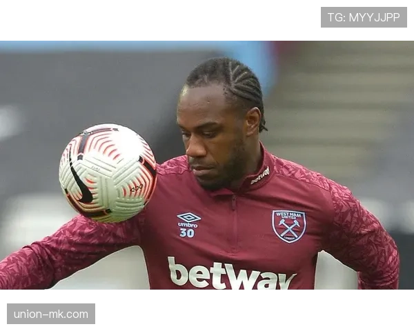 海伦芬边路进攻表现稳健，持续推进战术执行