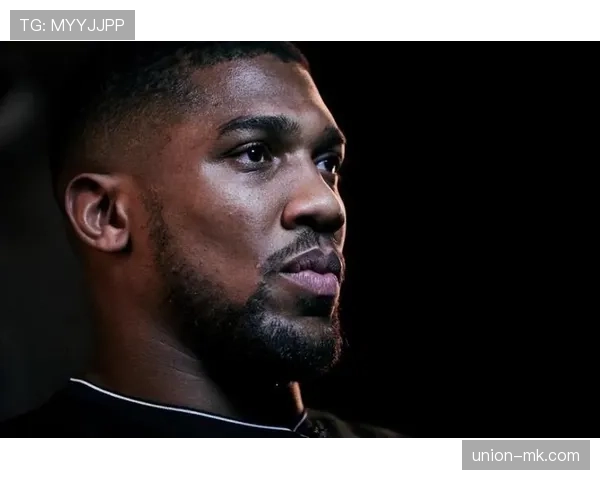 安东尼·约书亚凌晨连点外卖，别告诉我这硬汉也嘴馋到崩溃了？